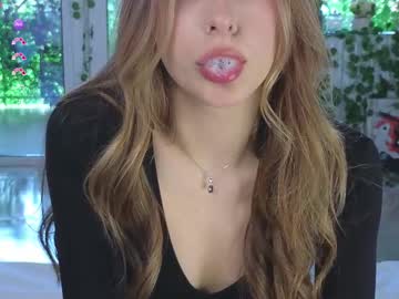 girl
        yononeey cam image #4474204