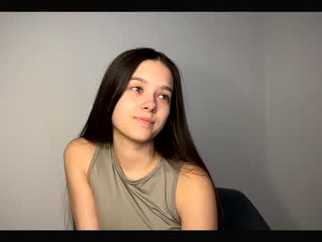 girl
        emilybatee cam image #897799