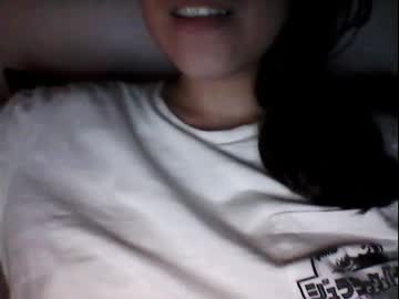 girl
        little_anef cam image #2658153