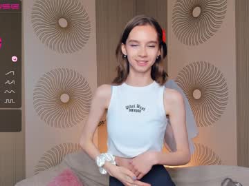 girl
        happiness_call cam image #1328321