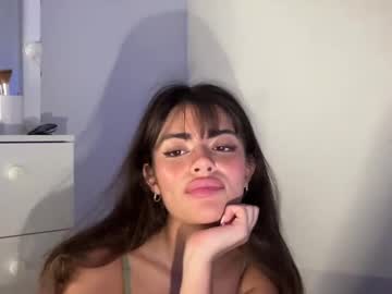 girl
        poutyselena cam image #2858225