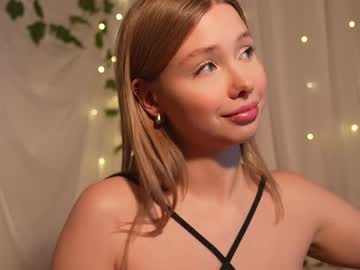 girl
        april_blush cam image #4157618