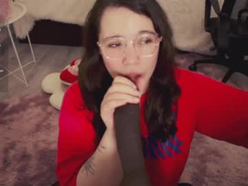girl
        chery_lady22 cam image #2553048