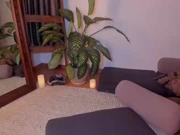 girl
        kosmickate cam image #432100