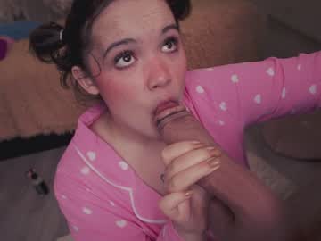 girl
        chery_lady22 cam image #560955