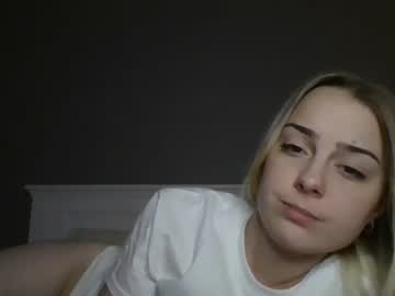 girl
        evieandromeda cam image #385147