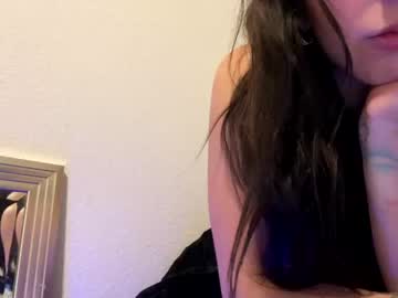 girl
        chrissy_moore cam image #1906643