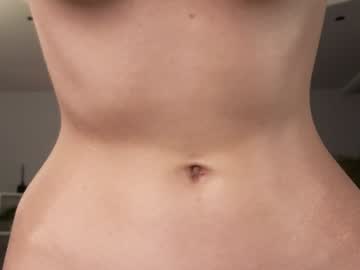 girl
        lauratanguy cam image #3604983