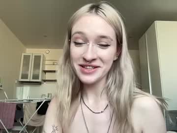 girl
        crrystalluna cam image #1580626