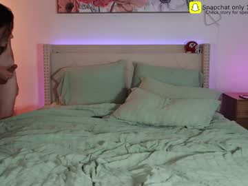couple
        ari_lovexo cam image #2976920