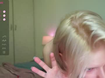 girl
        neondemon_ cam image #2287917
