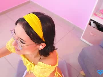 girl
        little_effy18_ cam image #4231628