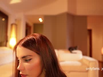 girl
        therealbonnieclydex cam image #1741623