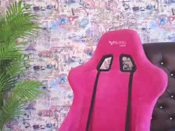 girl
        angelina_new cam image #2365867