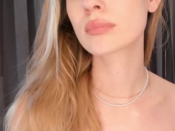 girl
        normacoppens cam image #2917662