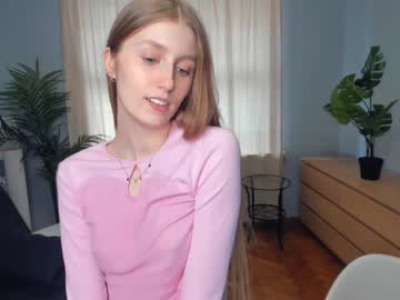 girl
        evamatthews cam image #599600