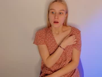 girl
        melinaestes cam image #733457