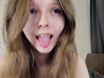 girl
        alainaestrada cam image #1801585