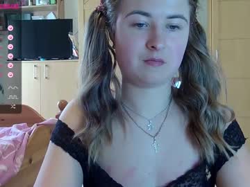 girl
        bunny_2_0 cam image #931311