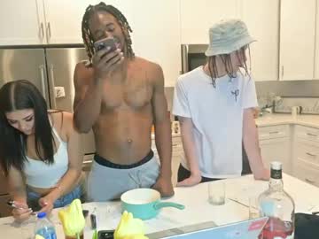 couple
        mycreamydreams cam image #4616692