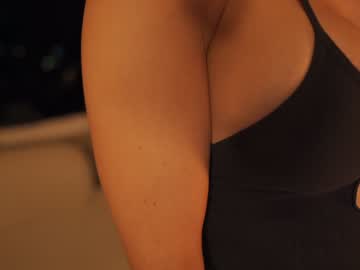 girl
        honeyco57 cam image #2069205