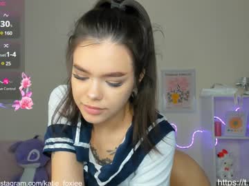 girl
        katiefoxie cam image #3941561