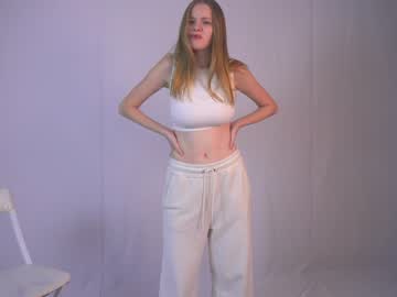 girl
        lover_chill cam image #1976729