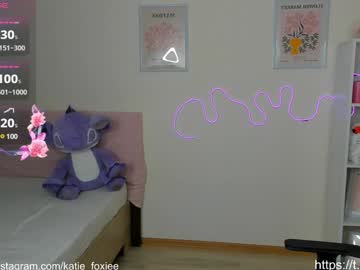 girl
        katiefoxie cam image #3831238