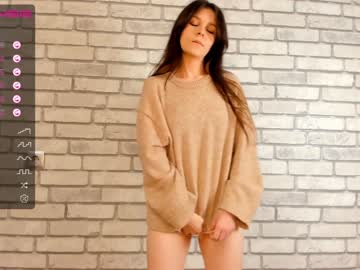 girl
        carolynjacquelins cam image #180652