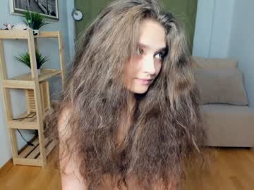girl
        gillia_blumber cam image #1484026