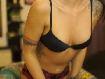 girl
        melodymate cam image #1123312