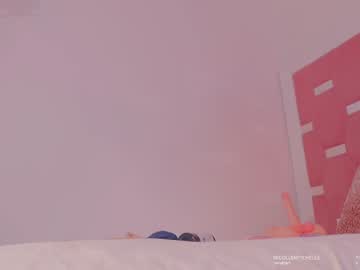 girl
        nicolle_mitchelle cam image #3690537