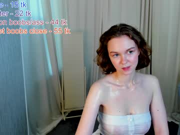 girl
        dorofaeri_coy cam image #1429321