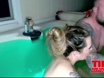 couple
        2freakycouple24 cam image #809926