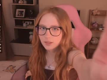 girl
        plastic_beach cam image #4161517