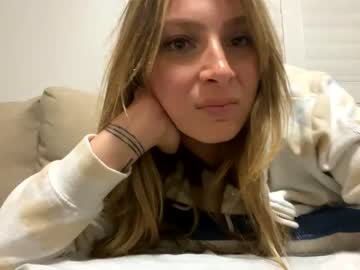 girl
        zarahkeller cam image #1288245