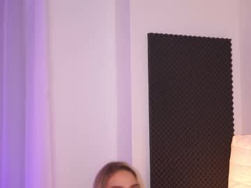 girl
        nicolesarahx cam image #4337956