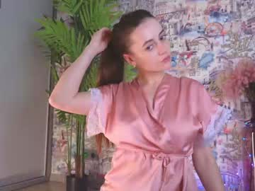 girl
        angelina_new cam image #2379680