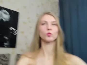 girl
        phoebepaw cam image #2466839