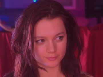 girl
        lorienn cam image #2189347
