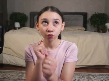 girl
        zarascarlett cam image #3749262