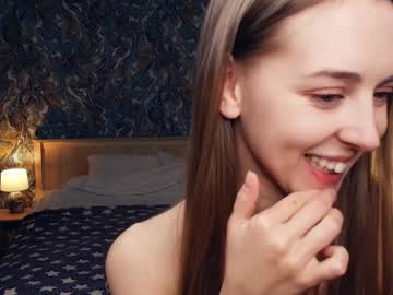 girl
        lynneharding cam image #3701559
