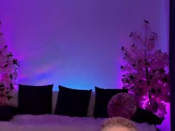 girl
        jessiccaburns cam image #2949446