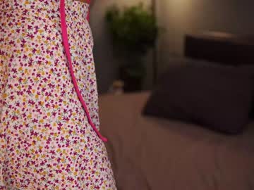girl
        tessarosse_ cam image #2046318