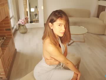 girl
        honeyco57 cam image #3191353