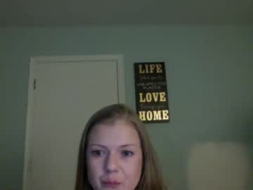 girl
        biigbb cam image #184065