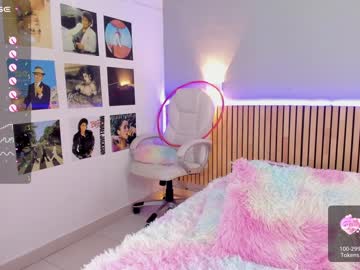 girl
        little_effy18 cam image #2497639
