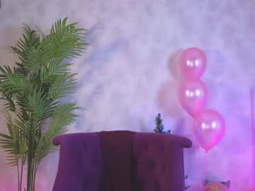 girl
        angelina_new cam image #2116817