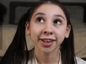 girl
        zarascarlett cam image #3926423