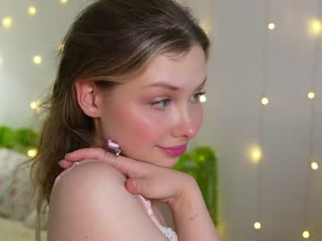 girl
        april_blush cam image #2629987